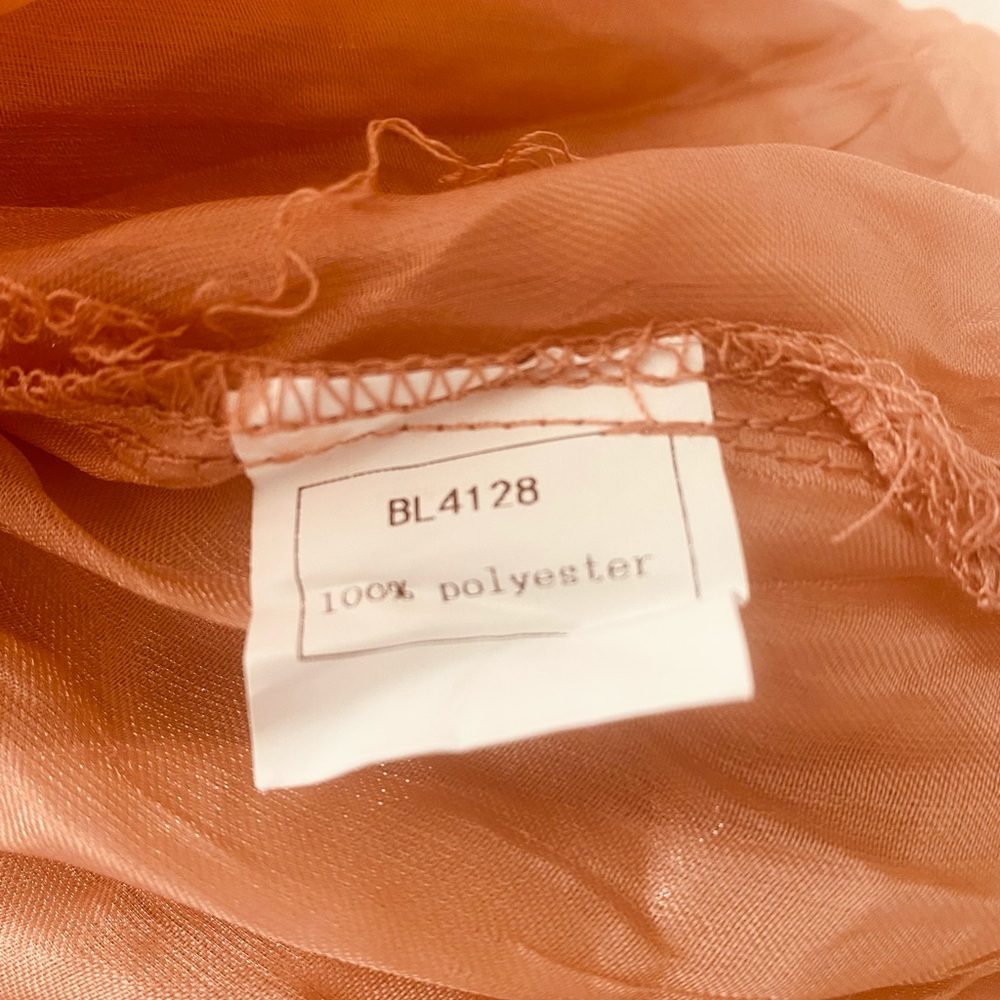 TOV blouse neckline in V - Picture 6 of 6